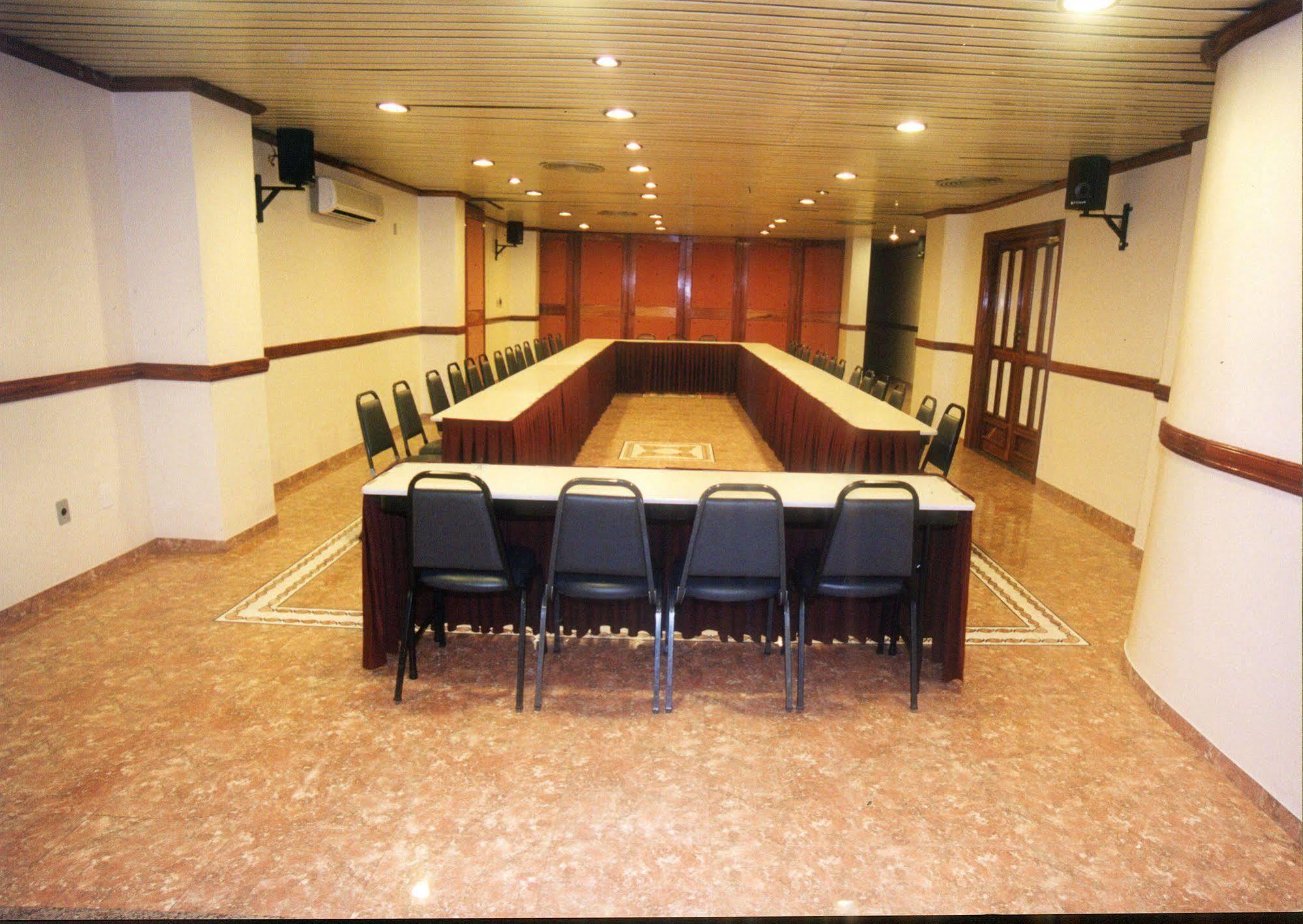 Lider Hotel มาเนาส์ ภายนอก รูปภาพ