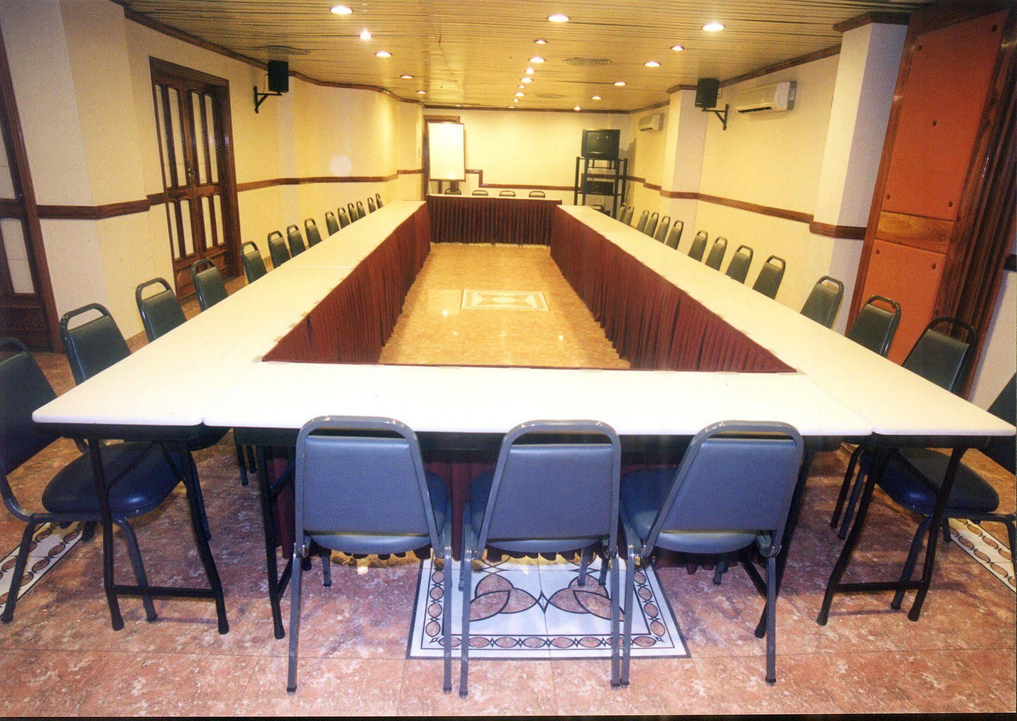 Lider Hotel มาเนาส์ ภายนอก รูปภาพ