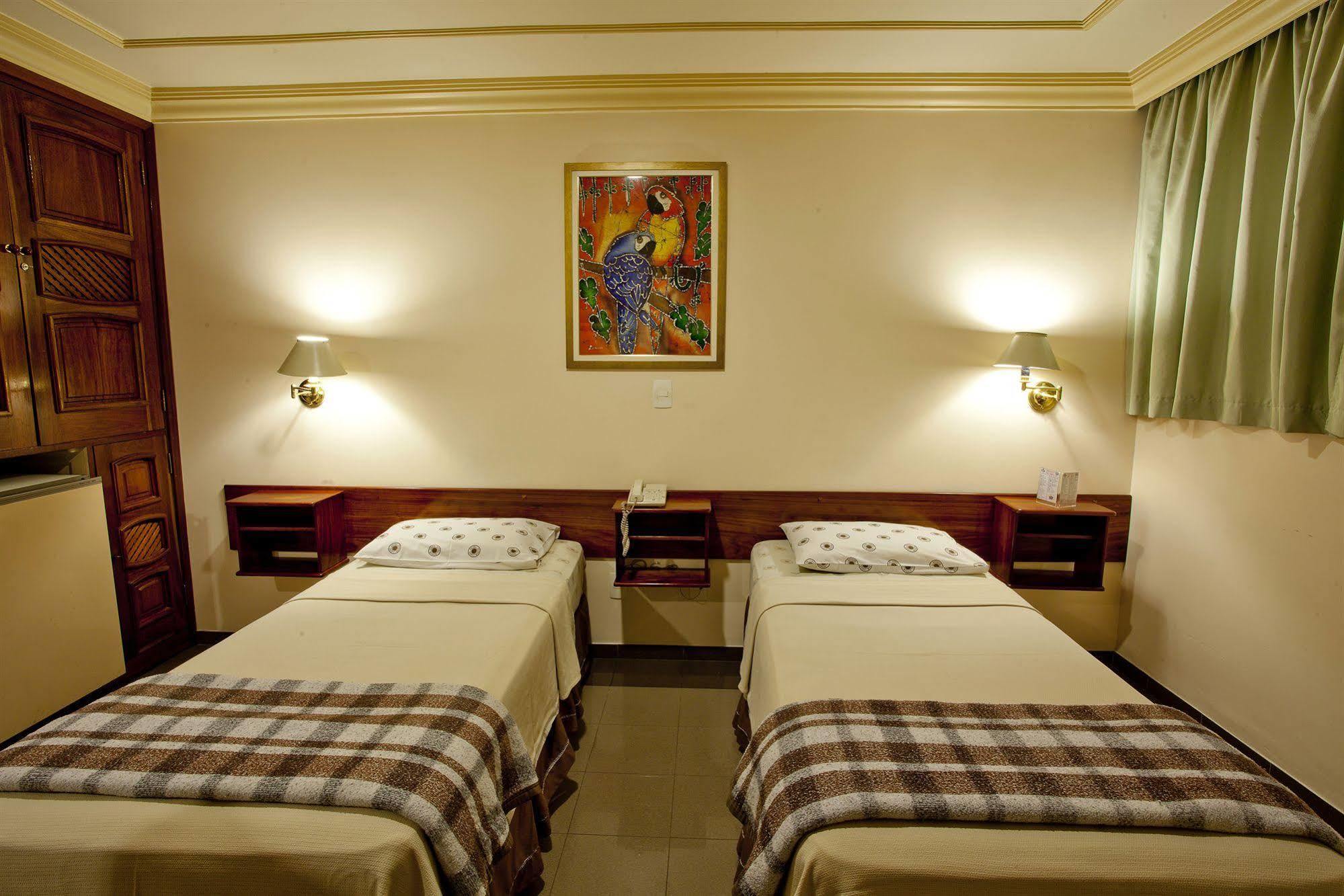Lider Hotel มาเนาส์ ภายนอก รูปภาพ