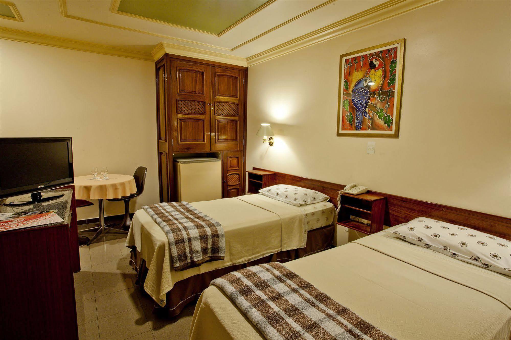 Lider Hotel มาเนาส์ ภายนอก รูปภาพ