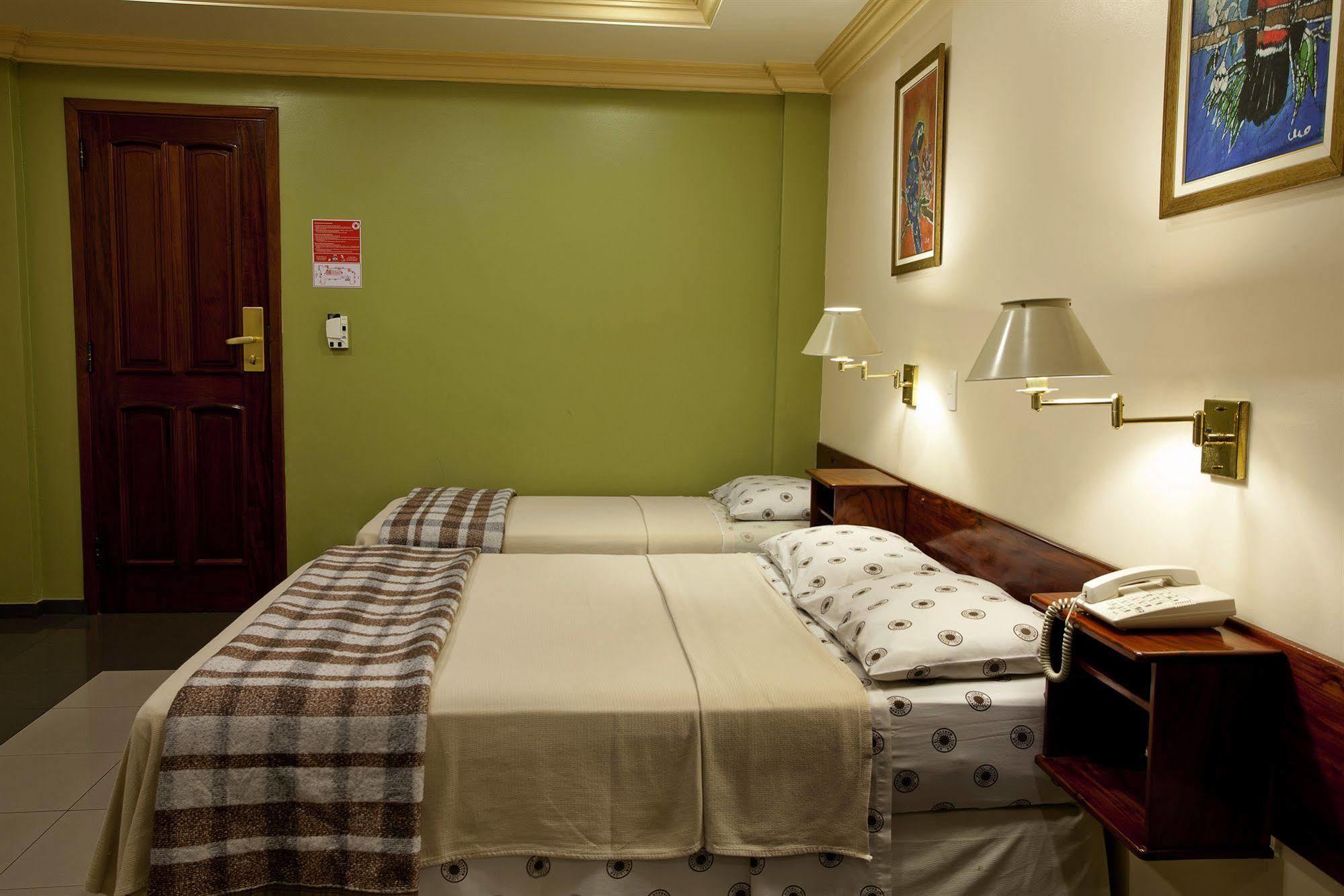 Lider Hotel มาเนาส์ ภายนอก รูปภาพ