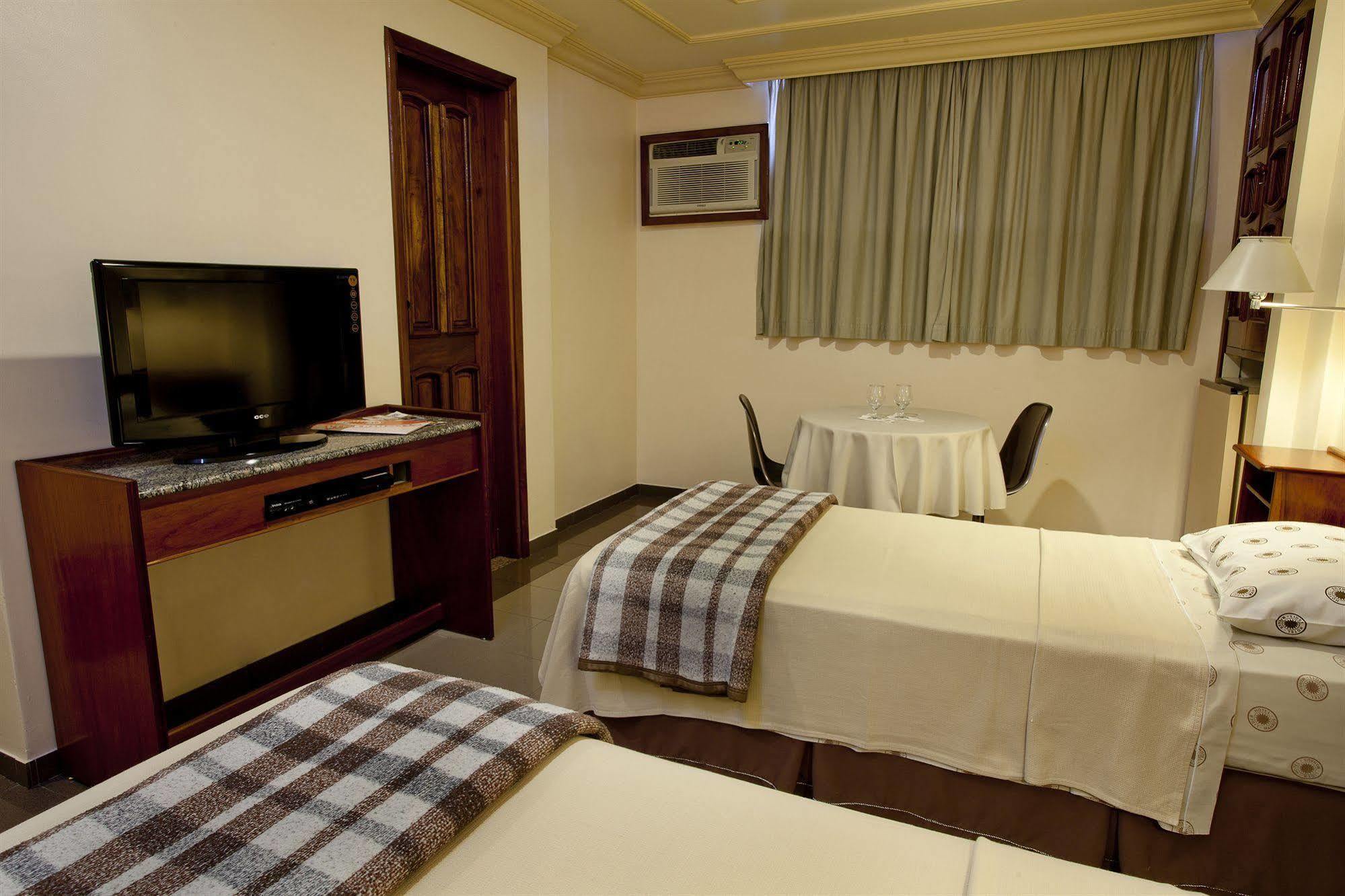 Lider Hotel มาเนาส์ ภายนอก รูปภาพ